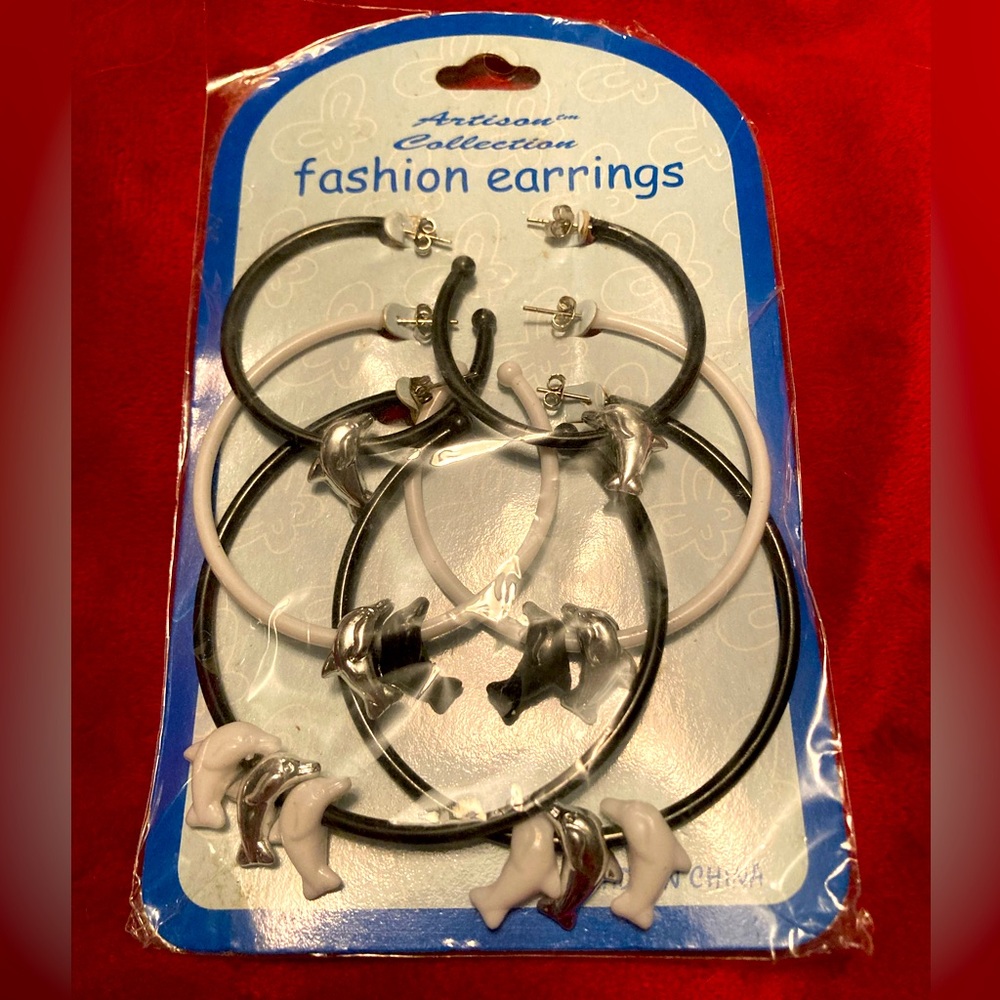 5/$15 Dolphin Hoop Earrings 3 Pack Plastic Black White Silvertone